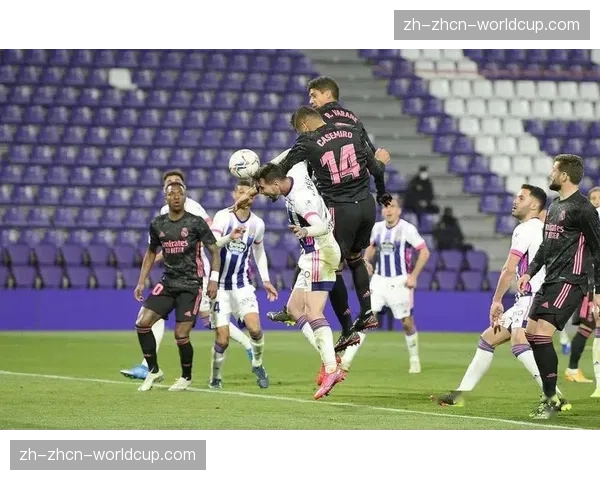 即时:斯图加特吉拉西头球破门,展现球队定位球战术的精准设计 即时:斯图加特吉拉西头球破门,展现球队定位球战术的精准设计